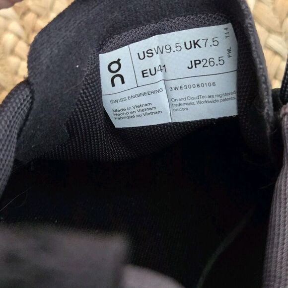 WoMen’s On Running Cloudaway 2 Black Cloud Shoes Size 9.5WOMENS/ 7.5MENS *FLAWED main image 5